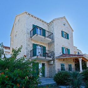 Apartmanok Parkolóhellyel Postira, Brac - 2913 Postira