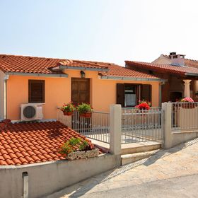 Apartmanok Parkolóhellyel Sutivan, Brac - 745 Sutivan