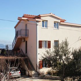 Apartmanok Parkolóhellyel Slatine, Ciovo - 5998 Slatine