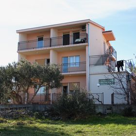 Apartmanok Parkolóhellyel Slatine, Ciovo - 5998 Slatine