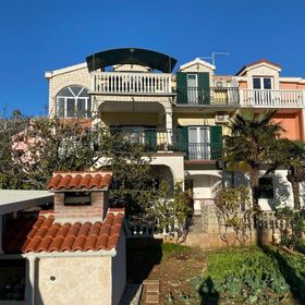 Apartmanok Parkolóhellyel Grebastica, Sibenik - 4252 Grebaštica