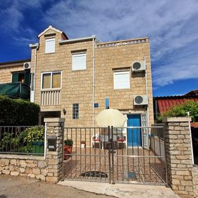 Apartmanok Internet Hozzáféréssel Supetar, Brac - 5665 Supetar