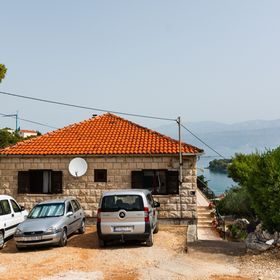 Apartmanok Parkolóhellyel Splitska, Brac - 2867 Splitska