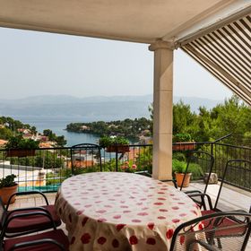 Apartmanok Parkolóhellyel Splitska, Brac - 2867 Splitska