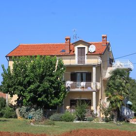 Apartmanok Parkolóhellyel Basanija, Umag - 7149 Bašanija