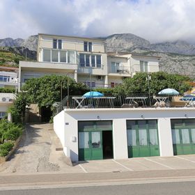 Apartmanok és Szobák Parkolóhellyel Tucepi, Makarska - 5263 Tučepi
