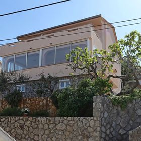 Apartmanok és Szobák Parkolóhellyel Vrbnik, Krk - 5299 Vrbnik