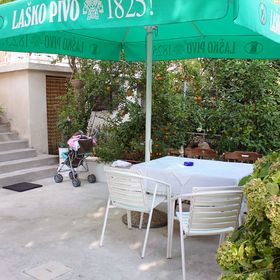 Apartmanok és Szobák Parkolóhellyel Bol, Brac - 2878 Bol