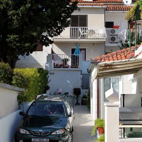 Apartmanok és Szobák Parkolóhellyel Bol, Brac - 2878 Bol