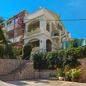 Apartmanok Parkolóhellyel Slatine, Ciovo - 5158 Slatine