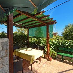 Apartmanok Parkolóhellyel Slatine, Ciovo - 5158 Slatine