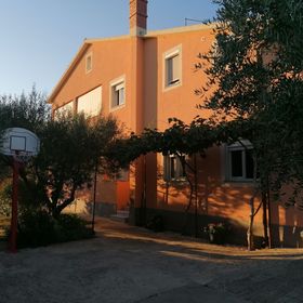 Apartmanok Parkolóhellyel Pula - 7420