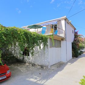 Apartmanok Parkolóhellyel Slatine, Ciovo - 2566 Slatine