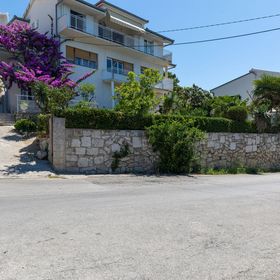 Apartmanok Parkolóhellyel Sumpetar, Omis - 9436 Sumpetar