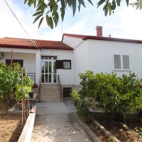 Családi Apartmanok A Tenger Mellett Preko, Ugljan - 8232 Preko