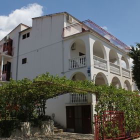 Apartmanok Parkolóhellyel Starigrad, Paklenica - 6431 Starigrad