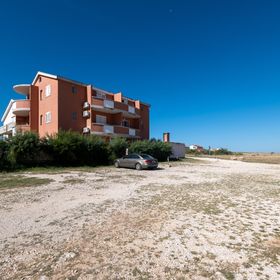 Apartmanok A Tenger Mellett Razanac, Zadar - 5766 Ražanac