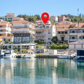 Apartmanok A Tenger Mellett Medencével Okrug Gornji, Ciovo - 11374 Okrug Gornji