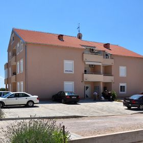 Apartmanok Parkolóhellyel Vodice - 10022