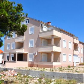 Apartmanok Parkolóhellyel Vodice - 10022
