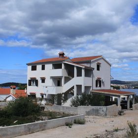 Apartmanok A Tenger Mellett Razanj, Rogoznica - 8361 Ražanj