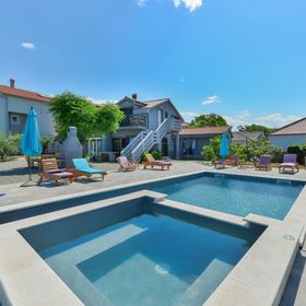 Apartmanok Családok Részére Medencével Privlaka, Zadar - 5762 Privlaka