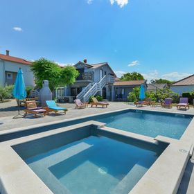 Apartmanok Családok Részére Medencével Privlaka, Zadar - 5762 Privlaka