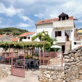 Apartmanok Parkolóhellyel Vis - 2436