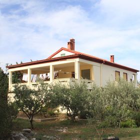 Apartmanok Parkolóhellyel Ugljan - 8479