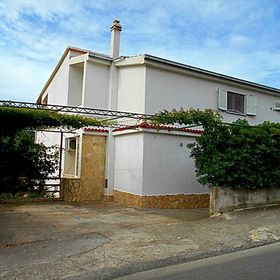 Apartmanok Parkolóhellyel Slatine, Ciovo - 12811 Slatine