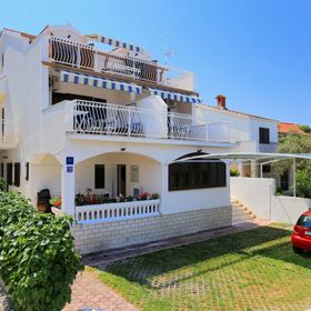 Családi Apartmanok A Tenger Mellett Razanj, Rogoznica - 10373 Ražanj