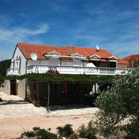 Apartmanok és Szobák Parkolóhellyel Jezera, Murter - 5082 Jezera