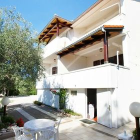 Apartmanok és Szobák Parkolóhellyel Barbat, Rab - 4862 Barbat