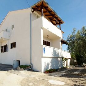 Apartmanok és Szobák Parkolóhellyel Barbat, Rab - 4862 Barbat