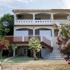 Apartmanok Parkolóhellyel Povljana, Pag - 227 Povljana