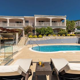 Apartmanok A Tenger Mellett Medencével Prizba, Korcula - 10056 Prižba