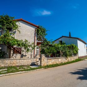 Apartmanok Parkolóhellyel Krnica, Marcana - 7358 Krnica