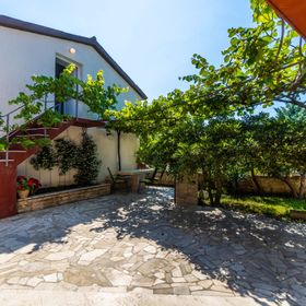 Apartmanok Parkolóhellyel Krnica, Marcana - 7358 Krnica