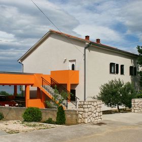 Apartmanok Parkolóhellyel Novi Vinodolski - 5514