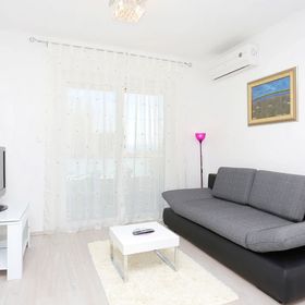 Apartmanok Parkolóhellyel Omis - 10362 Omiš