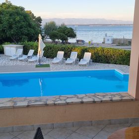 Apartmanok A Tenger Mellett Medencével Ugljan - 829