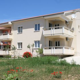 Apartmanok Parkolóhellyel Novalja, Pag - 3294 Novalja