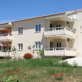 Apartmanok Parkolóhellyel Novalja, Pag - 3294 Novalja
