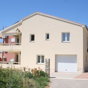 Apartmanok Parkolóhellyel Novalja, Pag - 3294 Novalja