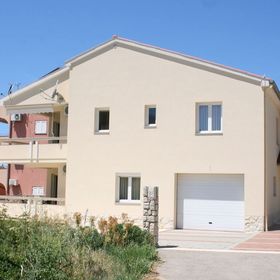 Apartmanok Parkolóhellyel Novalja, Pag - 3294 Novalja