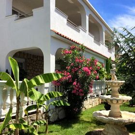 Apartmanok Parkolóhellyel Novi Vinodolski - 2348