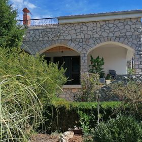 Apartmanok Parkolóhellyel Njivice, Krk - 5320 Njivice