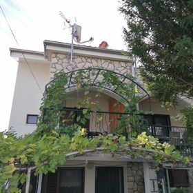 Apartmanok Parkolóhellyel Njivice, Krk - 5320 Njivice