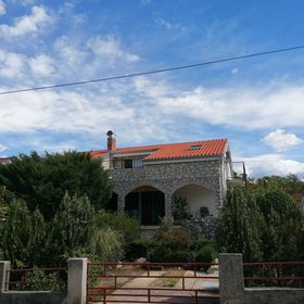 Apartmanok Parkolóhellyel Njivice, Krk - 5320 Njivice