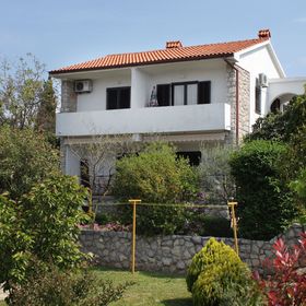 Apartmanok Parkolóhellyel Krk - 5318